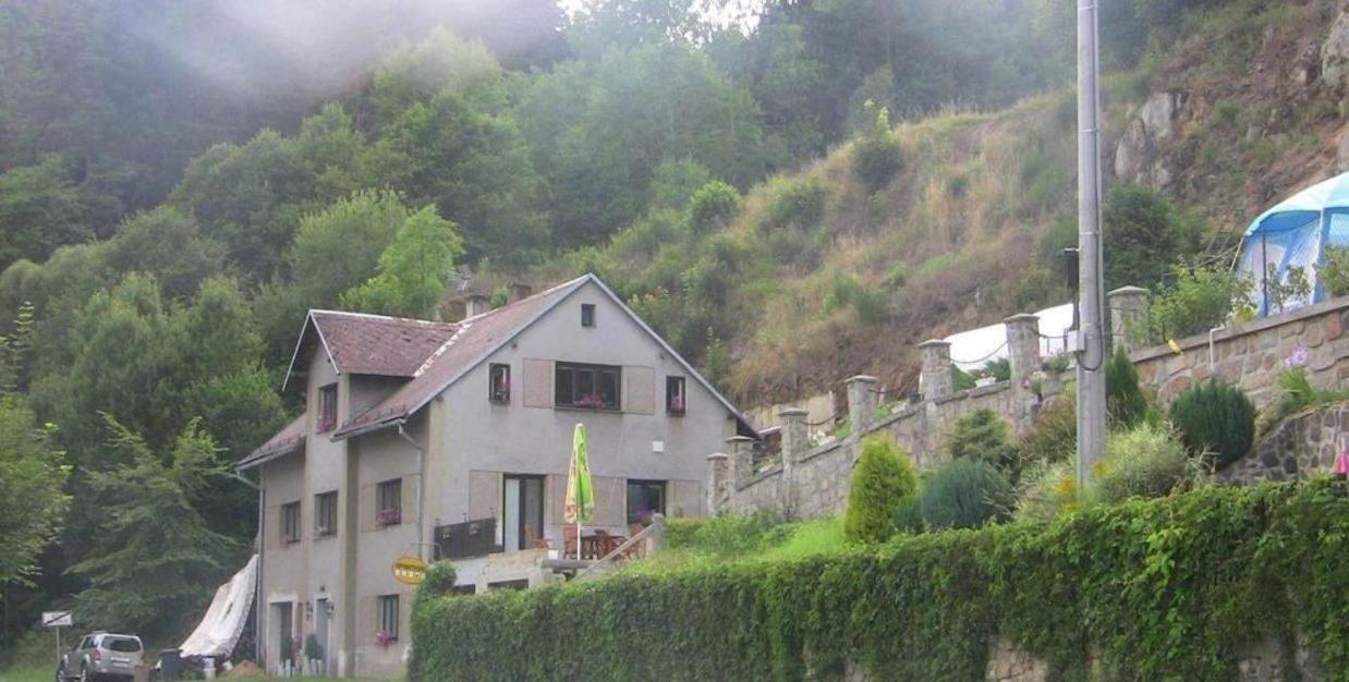 Penzion Apartmany Becov Bečov nad Teplou Extérieur photo