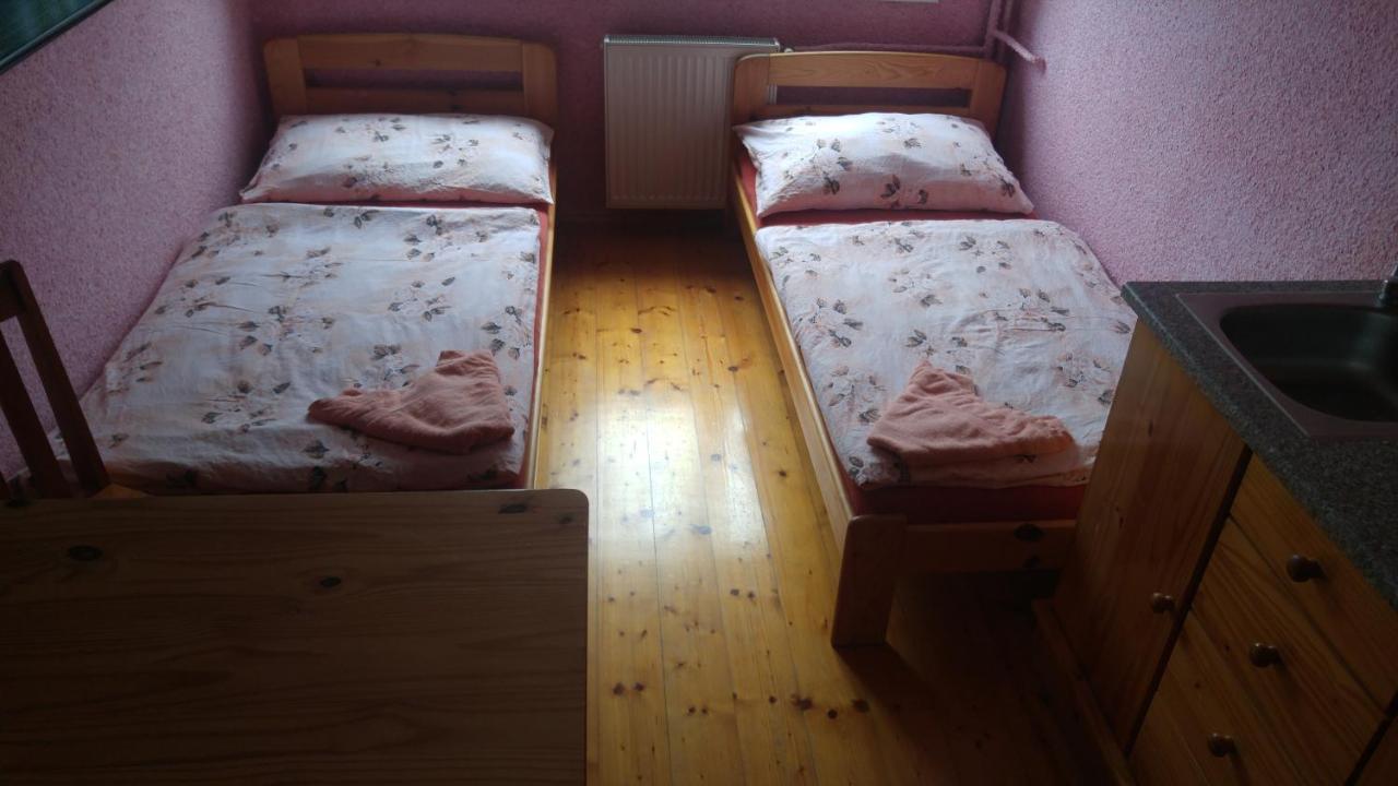 Penzion Apartmany Becov Bečov nad Teplou Extérieur photo